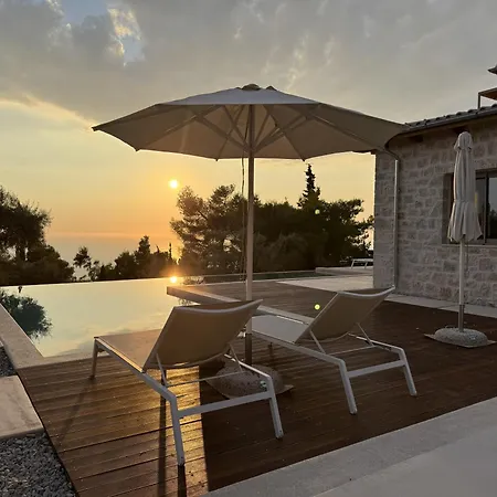فيلة Limestone House *