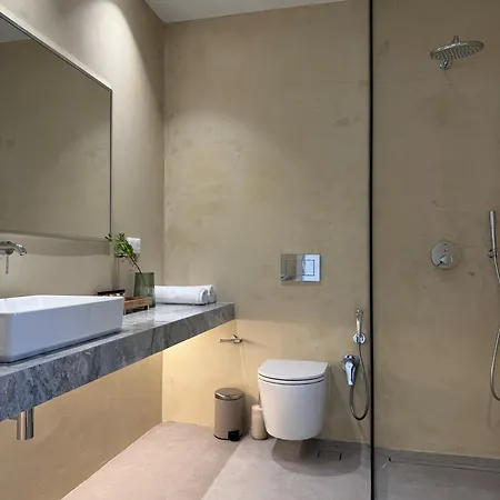 Limestone House Villa *